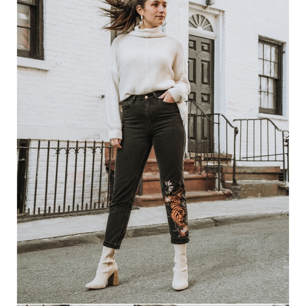 Topshop moto/tall embroidered mom jeans